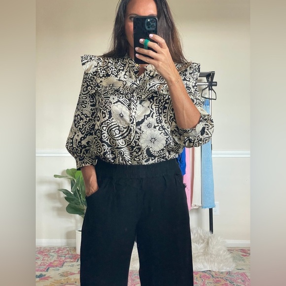 Umgee Floral Black and Cream Women's Top NWT SM - Picture 2 of 12